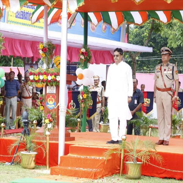 tripura cm hoists national flag at assam rifles ground | tripuratimes